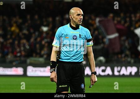 Salerno, Italia. 24 febbraio 2024. L'arbitro Michael Fabbri durante il match di serie A TIM tra US Salernitana e AC Monza allo Stadio Arechi di Salerno, il 24 febbraio 2024. Crediti: Nicola Ianuale/Alamy Live News Foto Stock