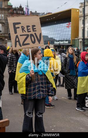 Glasgow, Scozia, Regno Unito. 24 febbraio 2024. Gli ucraini e i sostenitori si riuniscono in George Square di Glasgow per una manifestazione seguita da una marcia per protestare per il secondo anniversario dell'invasione russa. Crediti: RGass/Alamy Live News Foto Stock