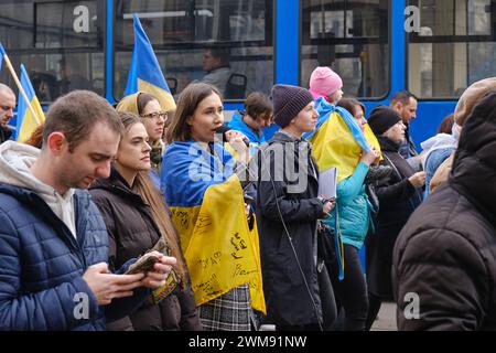 CRACOVIA, POLONIA - 24 FEBBRAIO 2024: Raduno contro la guerra della Russia con l'Ucraina. Foto Stock