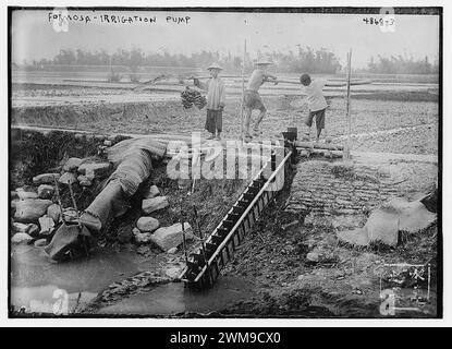 Tra circa 1915 e ca. 1920 Formosa -- pompa di irrigazione (. Foto Stock