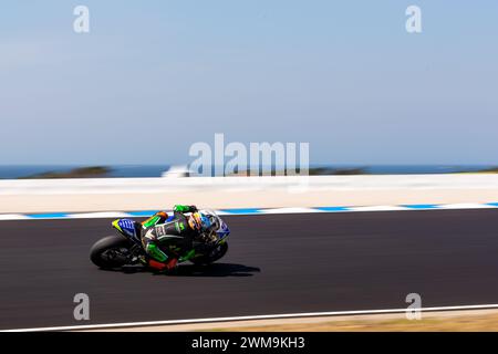 Phillip Island, Australia, 25 febbraio 2024. Le moto Supersport australiane sono viste alla prima curva durante i Campionati Mondiali di Superbike Australiani Motul FIM al Phillip Island Grand Prix Circuit il 25 febbraio 2024 a Phillip Island, Australia. Crediti: Dave Hewison/Speed Media/Alamy Live News Foto Stock