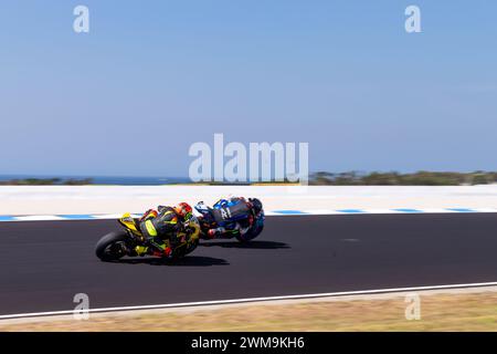 Phillip Island, Australia, 25 febbraio 2024. Le moto Supersport australiane sono viste alla prima curva durante i Campionati Mondiali di Superbike Australiani Motul FIM al Phillip Island Grand Prix Circuit il 25 febbraio 2024 a Phillip Island, Australia. Crediti: Dave Hewison/Speed Media/Alamy Live News Foto Stock