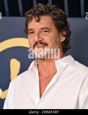 Los Angeles, Stati Uniti. 24 febbraio 2024. Los Angeles, Stati Uniti. 24 febbraio 2024. Pedro Pascal partecipa al 30° SAG Awards annuale presso lo Shrine Auditorium and Expo Hall di Los Angeles, California, sabato 24 febbraio 2023. Foto di Chris Chew/UPI credito: UPI/Alamy Live News credito: UPI/Alamy Live News Foto Stock