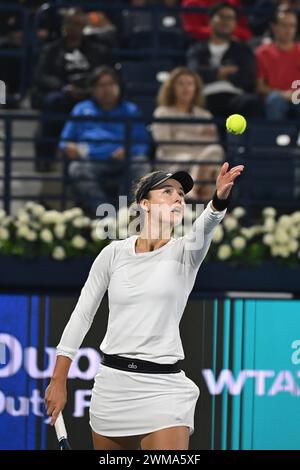 DUBAI, Emirati Arabi Uniti, 24 febbraio 2024. Azione dalla partita delle finali WTA del Dubai Duty Free Tennis Championships 2024. Jasmine Paolini ha battuto Anna Kalinskaya 4-6, 7-5, 7-5, conquistando il trofeo. Crediti: Feroz Khan/Alamy Live News Foto Stock