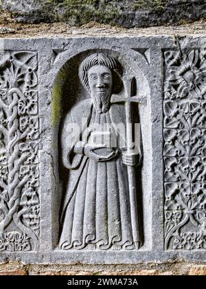 La tomba irlandese di Jerpoint Abbey tipperary nel transetto nord è un altro dei molti capolavori dello scultore Rory o'Tunney. Foto di alta qualità Foto Stock