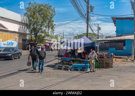 Negozi e venditori ambulanti a David, Chiriqui, Panama Foto Stock