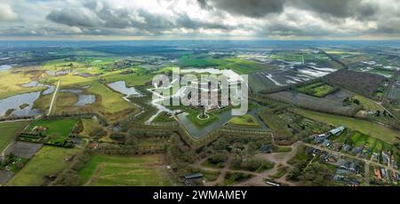 Vista aerea di Bourtange, un villaggio fortificato nei Paesi Bassi. Si tratta di una fortificazione storica a forma di stella risalente al Medioevo. Foto Stock