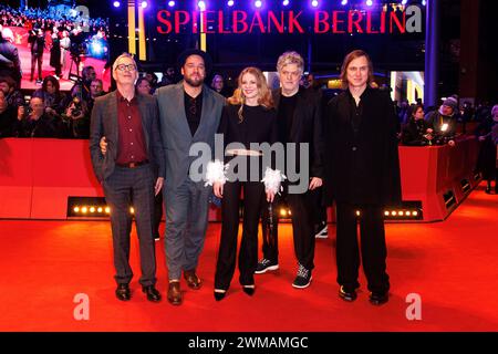 Berlinale Closing und Award Ceremony Hans-Uwe Bauer, Ronald Zehrfeld, Lilith Stangenberg, Matthias Glasner und Lars Eidinger beim Berlinale Closing und Award Ceremony im Berlinale Palast anlässlich der 74. Internationalen Filmfestspiele Berlin AM 22.02.2024 . *** Cerimonia di chiusura e di premiazione berlinale Hans Uwe Bauer, Ronald Zehrfeld, Lilith Stangenberg, Matthias Glasner e Lars Eidinger alla cerimonia di chiusura e di premiazione berlinale al Berlinale Palast in occasione del 74° Festival Internazionale del Cinema di Berlino il 22 02 2024 Copyright: XEventpressxKochanx Foto Stock