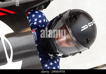 Winterberg, Germania. 25 febbraio 2024. Bob: Campionati del mondo, monobob, donne, terza corsa. Kaysha Love from the USA salpa in pista. Crediti: Robert Michael/dpa/Alamy Live News Foto Stock