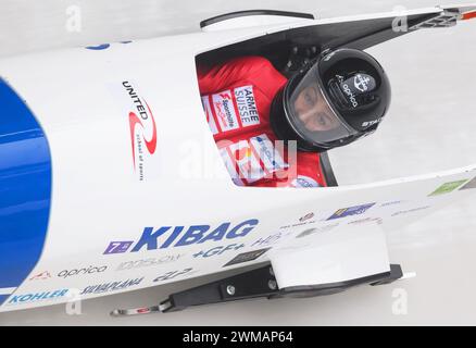 Winterberg, Germania. 25 febbraio 2024. Bob: Campionati del mondo, monobob, donne, terza corsa. Melanie Hasler, dalla Svizzera, naviga lungo la pista. Crediti: Robert Michael/dpa/Alamy Live News Foto Stock