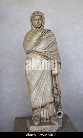 Statua di una donna con velo. Marmo. Roma. Museo Nazionale Romano (Terme di Diocleziano). Roma. Italia. Foto Stock