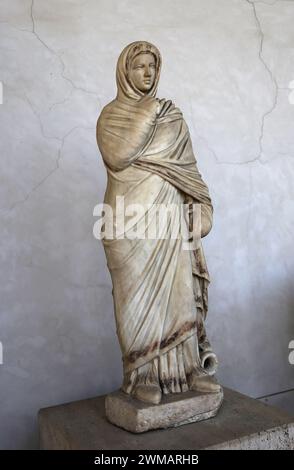 Statua di una donna con velo. Marmo. Roma. Museo Nazionale Romano (Terme di Diocleziano). Roma. Italia. Foto Stock