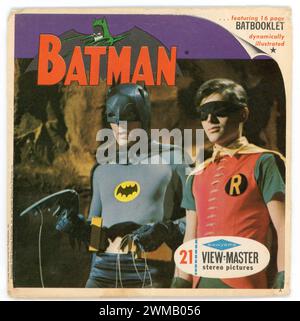 Sawyer's View-Master 21 immagini stereo per l'episodio del 1966 The Purr-Fect Crime per la serie televisiva statunitense BATMAN con ADAM WEST come Batman Burt Ward come Robin e JULIE NEWMAR come Catwoman Greenway Productions, Inc / Twentieth Century Fox Television, Inc. Foto Stock