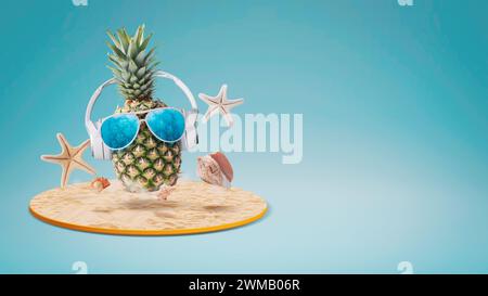 Divertente ananas con cuffie e occhiali da sole sulla spiaggia tropicale, vacanze estive e concetto di festa, spazio fotocopie Foto Stock
