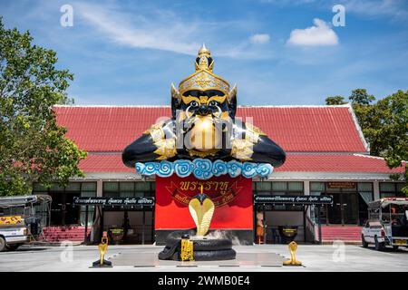 Grandi figure thailandesi al Wat Saman Rattanaram nella città di Mueang Chachoengsao nella provincia di Chachoengsao in Thailandia. Thailandia, Chachoengsao, novembre Foto Stock