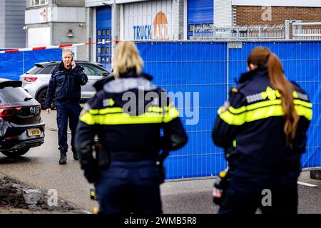 AMSTERDAM - la scena della sparatoria nel parco degli affari di Rhoneweg vicino alla stazione di Amsterdam Sloterdijk, dove è stato ucciso un residente di 26 anni ad Amsterdam. ANP RAMON VAN FLYMEN netherlands Out - belgio Out Foto Stock