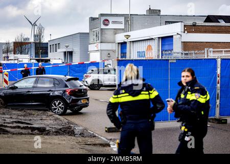 AMSTERDAM - la scena della sparatoria nel parco degli affari di Rhoneweg vicino alla stazione di Amsterdam Sloterdijk, dove è stato ucciso un residente di 26 anni ad Amsterdam. ANP RAMON VAN FLYMEN netherlands Out - belgio Out Foto Stock