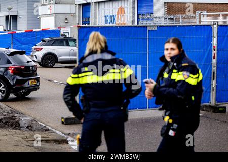 AMSTERDAM - la scena della sparatoria nel parco degli affari di Rhoneweg vicino alla stazione di Amsterdam Sloterdijk, dove è stato ucciso un residente di 26 anni ad Amsterdam. ANP RAMON VAN FLYMEN netherlands Out - belgio Out Foto Stock