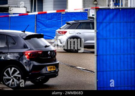 AMSTERDAM - la scena della sparatoria nel parco degli affari di Rhoneweg vicino alla stazione di Amsterdam Sloterdijk, dove è stato ucciso un residente di 26 anni ad Amsterdam. ANP RAMON VAN FLYMEN netherlands Out - belgio Out Foto Stock