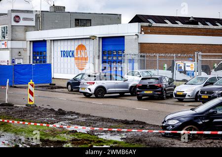 AMSTERDAM - la scena della sparatoria nel parco degli affari di Rhoneweg vicino alla stazione di Amsterdam Sloterdijk, dove è stato ucciso un residente di 26 anni ad Amsterdam. ANP RAMON VAN FLYMEN netherlands Out - belgio Out Foto Stock