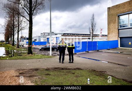 AMSTERDAM - la scena della sparatoria nel parco degli affari di Rhoneweg vicino alla stazione di Amsterdam Sloterdijk, dove è stato ucciso un residente di 26 anni ad Amsterdam. ANP RAMON VAN FLYMEN netherlands Out - belgio Out Foto Stock