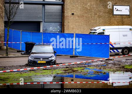 AMSTERDAM - la scena della sparatoria nel parco degli affari di Rhoneweg vicino alla stazione di Amsterdam Sloterdijk, dove è stato ucciso un residente di 26 anni ad Amsterdam. ANP RAMON VAN FLYMEN netherlands Out - belgio Out Foto Stock