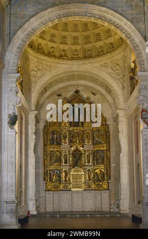 Spagna, Toledo. Chiesa di San Román. Costruito in stile Mudejar nel XIII secolo. Pala d'altare della Cappella principale. Legno policromo. Datata intorno al 1552, la sua paternità è attribuita a Diego Velasco de Avila, in seguito alla Scuola di Berruguete. Foto Stock