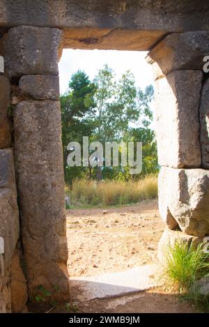 Il Tempio di Diana a Cefalù , situato nella roccia (rocca) con mura megalitiche, Sicilia, Italia Foto Stock