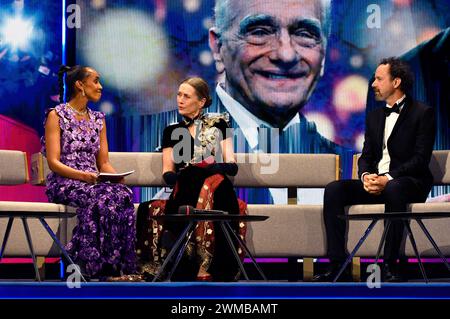 Hadnet Tesfai, Mariette Rissenbeek e Carlo Chatrian bei der Closing Ceremony mit Preisverleihung auf der Berlinale 2024 / 74. Internationale Filmfestspiele Berlin im Berlinale Palast. Berlino, 24.02.2024 *** Hadnet Tesfai, Mariette Rissenbeek e Carlo Chatrian alla cerimonia di chiusura con cerimonia di premiazione al Berlinale 2024 74 Berlin International Film Festival al Berlinale Palast Berlin, 24 02 2024 foto:Xn.xKubelkax/xFuturexImagex preisverleihung 4348 Foto Stock