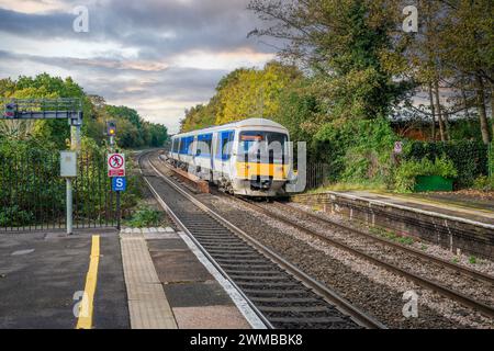 rete ferroviaria britannica ferrovia diesel ferrovia pendolare linea passeggeri dorridge station west midlands inghilterra regno unito Foto Stock