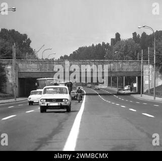 Traffico sulla DN1, fuori Bucarest, Repubblica Socialista di Romania, circa 1979 Foto Stock