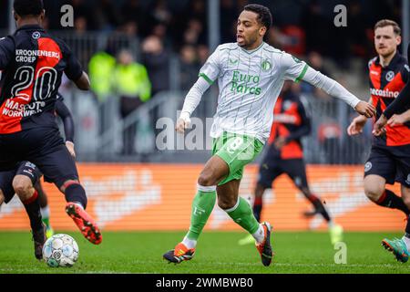 Almere, Paesi Bassi. 25 febbraio 2024. ALMERE, PAESI BASSI - FEBBRAIO 25: Quinten Timber of Feyenoord corre durante l'incontro olandese Eredivisie tra Almere City FC e Feyenoord allo Yanmar Stadion il 25 febbraio 2024 ad Almere, Paesi Bassi. (Foto di Broer van den Boom/Orange Pictures) credito: Orange Pics BV/Alamy Live News Foto Stock