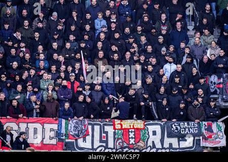 Alkmaar, Paesi Bassi. 25 febbraio 2024. ALKMAAR, PAESI BASSI - FEBBRAIO 25: Tifosi dell'Ajax Amsterdam durante la partita olandese Eredivisie tra AZ e AFC Ajax all'AFAS Stadion il 25 febbraio 2024 ad Alkmaar, Paesi Bassi. (Foto di Joris Verwijst/Orange Pictures) credito: Orange Pics BV/Alamy Live News Foto Stock