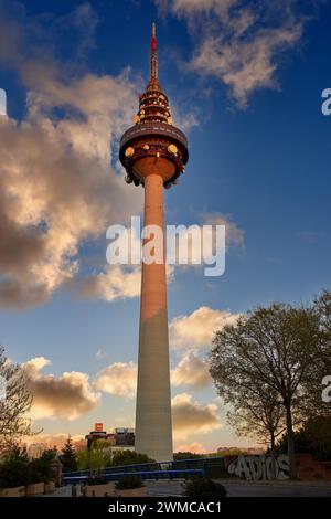 Torrespaña (spagnolo la torre della televisione), la torre delle comunicazioni, Pirulí, Madrid, Spagna, Europa Foto Stock