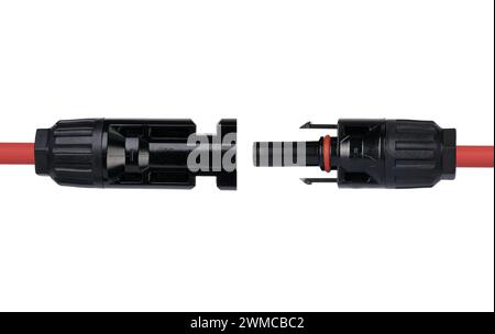 Due connettori MC4 con cavo rosso scollegato. Spina pannello solare Foto Stock