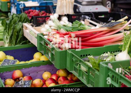 Vienna, Austria, 5 aprile 2014 verdura e frutta al mercato agricolo, ogni fine settimana per le strade di Vienna Foto Stock