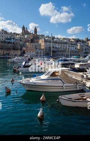 Vittoriosa Yacht Marina e vista sul porto di Senglea, la Valletta, Malta Foto Stock