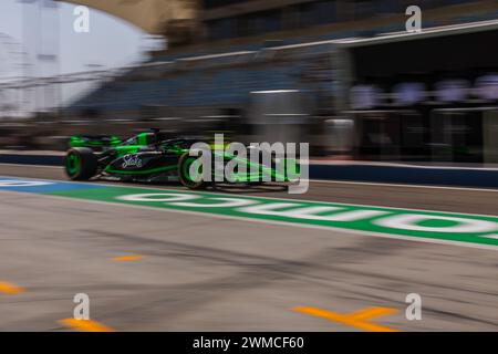 MANAMA, BAHREIN, BAHRAIN International Circuit, 23.feb.2024: Valtteri Bottas della Finlandia e il team di F1 Kick Sauber in Formula 1 Bahrain testi Foto Stock