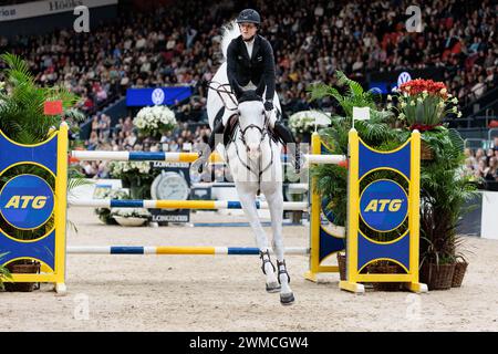 Gothenburg, Svezia. 25 febbraio 2024. Kim Emmen dei Paesi Bassi con Imagine durante la CSI5*-W Longines FEI Jumping World Cup™ presentata da Volkswagen al Gothenburg Horse Show il 25 febbraio 2024, Scandinavium, Svezia (foto di Maxime David - MXIMD Pictures) crediti: MXIMD Pictures/Alamy Live News Foto Stock