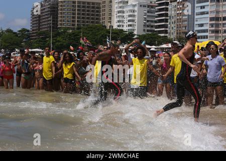 25 febbraio 2024, Rio De Janeiro, Rio De Janeiro, Brasile: RIO DE JANEIRO (RJ), 02/25/2024 - NUOTO/ANA MARCELA/REINHA DO Mar - la campionessa olimpica di nuoto Ana Marcela ha vinto il circuito Rainha do Mar che si è svolto questa domenica sulla spiaggia di Copacabana, Rio de Janeiro. (Credit Image: © Aline Ribeiro Alcantara/TheNEWS2 via ZUMA Press Wire) SOLO PER USO EDITORIALE! Non per USO commerciale! Foto Stock