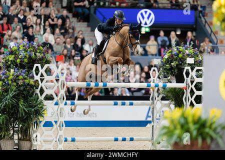 Gothenburg, Svezia. 25 febbraio 2024. Amanda Landeblad della Svezia con for Killy durante la CSI5*-W Longines FEI Jumping World Cup™ presentata da Volkswagen al Gothenburg Horse Show il 25 febbraio 2024, Scandinavium, Svezia (foto di Maxime David - MXIMD Pictures) crediti: MXIMD Pictures/Alamy Live News Foto Stock