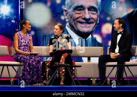 Hadnet Tesfai, Mariette Rissenbeek e Carlo Chatrian bei der Closing Ceremony mit Preisverleihung auf der Berlinale 2024 / 74. Internationale Filmfestspiele Berlin im Berlinale Palast. Berlino, 24.02.2024 Foto Stock