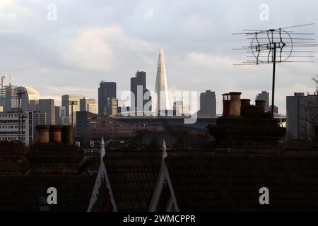 Londra, Regno Unito. 24 febbraio 2024. Una vista generale dell'Emirates Stadium e dello Shard durante la partita di Premier League all'Emirates Stadium di Londra. Il credito per immagini dovrebbe essere: David Klein/Sportimage Credit: Sportimage Ltd/Alamy Live News Foto Stock