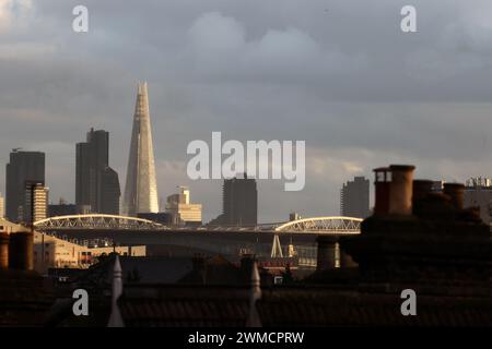 Londra, Regno Unito. 24 febbraio 2024. Una vista generale dell'Emirates Stadium e dello Shard durante la partita di Premier League all'Emirates Stadium di Londra. Il credito per immagini dovrebbe essere: David Klein/Sportimage Credit: Sportimage Ltd/Alamy Live News Foto Stock