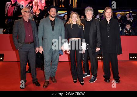 Hans-Uwe Bauer, Ronald Zehrfeld, Lilith Stangenberg, Matthias Glasner und Lars Eidinger bei der Closing Ceremony mit Preisverleihung auf der Berlinale 2024 / 74. Internationale Filmfestspiele Berlin im Berlinale Palast. Berlino, 24.02.2024 Foto Stock