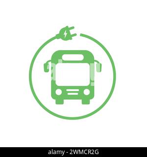 Icona di ricarica bus elettrico. Segnale veicolo elettrico. Eco Electric Bus con icona verde della spina e isolata su sfondo bianco. Punto di ricarica del veicolo ibrido Illustrazione Vettoriale