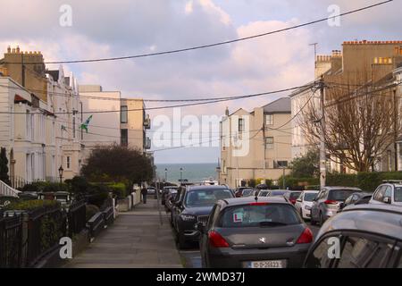 Dublino, Irlanda - 24 febbraio 2024: Una foto di un gruppo di edifici in un paesaggio urbano di Dublino. Foto Stock