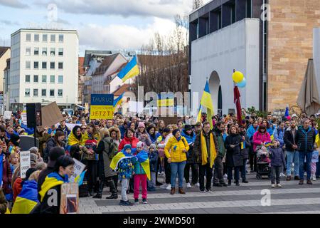 Solidaritätskundgebungen für die Ukraine Demonstration vom Verein der Ukrainer in Franken e.V. anlässlich des zweiten Jahrestag des Kriegs in der Ukraine auf dem Kornmarkt in Nürnberg. Viele Frauen, Kinder und Familien nahmen an der Veranstatlung teil. Nürnberg Bayern Deutschland *** manifestazioni di solidarietà per l'Ucraina dimostrazione da parte dell'Associazione degli ucraini in Franconia e V in occasione del secondo anniversario della guerra in Ucraina al Kornmarkt di Norimberga molte donne, bambini e famiglie hanno preso parte all'evento Norimberga Baviera Germania 20240224-6V2A3876-Bearbeitet Foto Stock