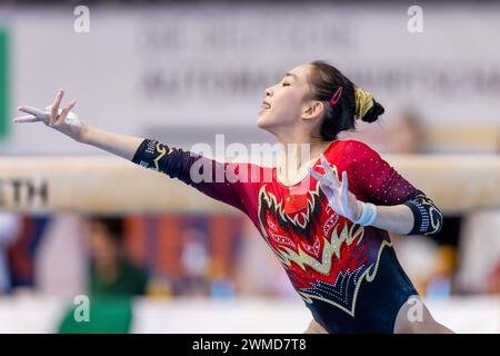 Cottbus, Germania. 25 febbraio 2024. Ginnastica: Coppa del mondo, donne: Pavimento, finale nella Lausitz Arena. Xinyi Chen dalla Cina in azione. Crediti: Frank Hammerschmidt/dpa/Alamy Live News Foto Stock