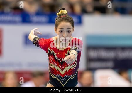 Cottbus, Germania. 25 febbraio 2024. Ginnastica: Coppa del mondo, donne: Pavimento, finale nella Lausitz Arena. Xinyi Chen dalla Cina in azione. Crediti: Frank Hammerschmidt/dpa/Alamy Live News Foto Stock